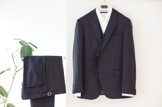 ネイビースーツのオーダー例をご紹介! | お知らせ | オーダースーツの